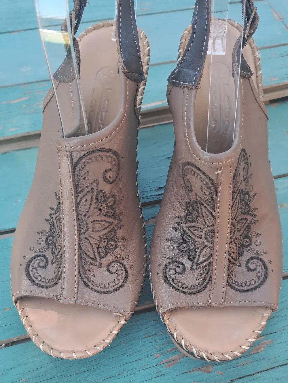 Lobo Solo Leather Floral Wedge Sandals Size 8.5 Style 3324